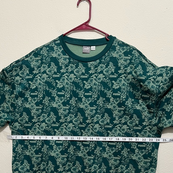 Women's Puma Relaxed fit Long sleeve Floral Crewneck Sweatshirt Green Large - Picture 3 of 5